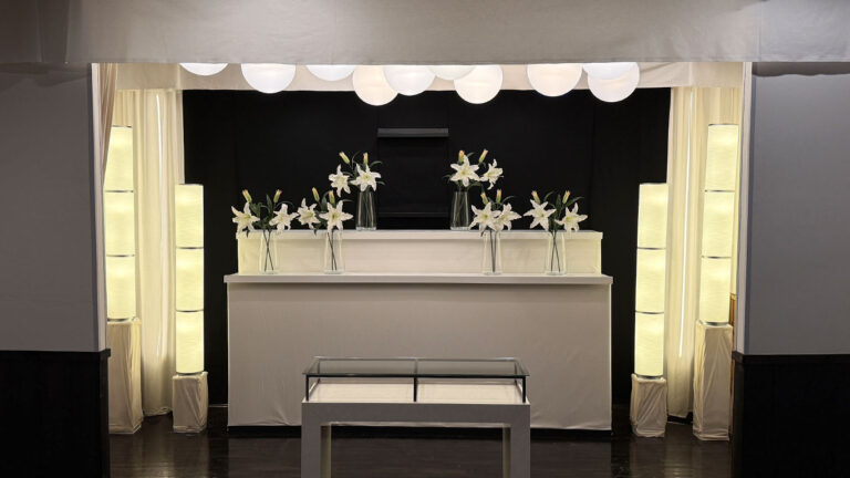 祭壇飾りの例。